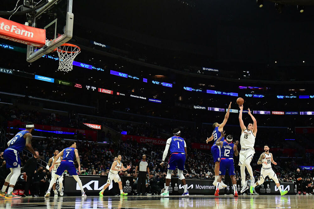 Jokićev neuspješan pokušaj za tri, Foto: Reuters