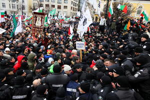 Demonstranti pokušali da upadnu u parlament u Bugarskoj, ima...