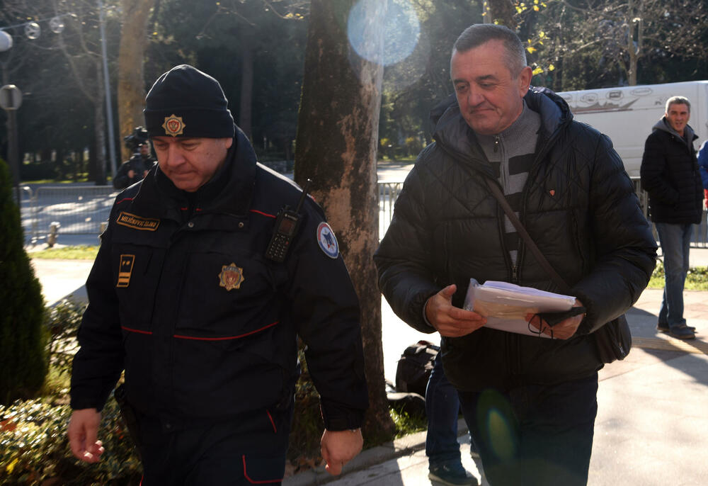 <p>Bivši radnici nikšićke Željezare, prema kojima još uvijek nijesu izmirene sve obaveze, godinama traže svoja prava.</p>