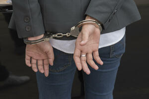 Uhapšena jedna osoba: Pokušala da dostavi kokain zatvoreniku?