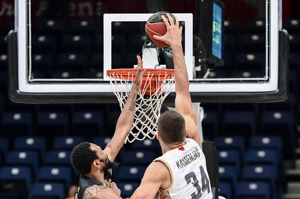 Kamenjaš i Panter u prvom meču ove sezone, Foto: KK Partizan