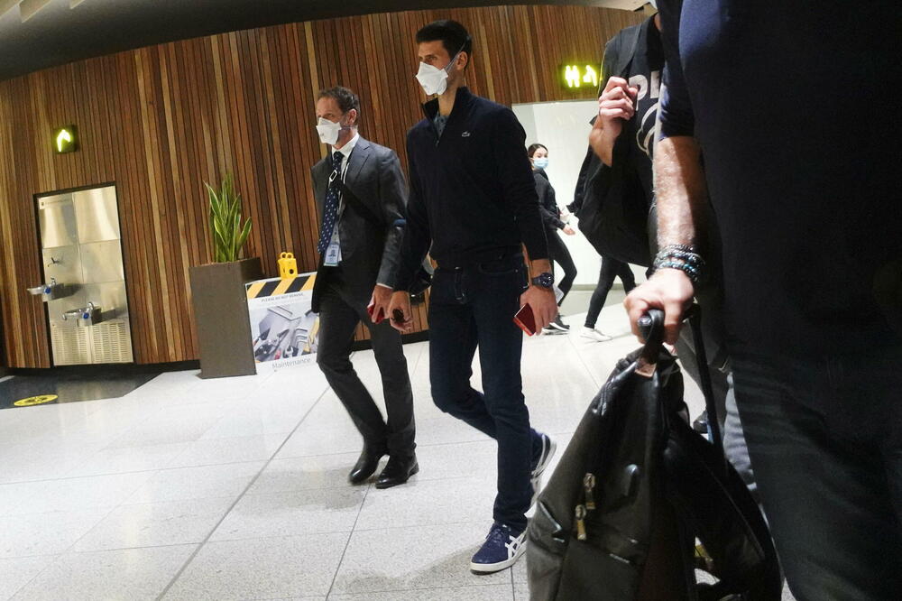 Đoković na aerodromu u Melburnu, Foto: Reuters