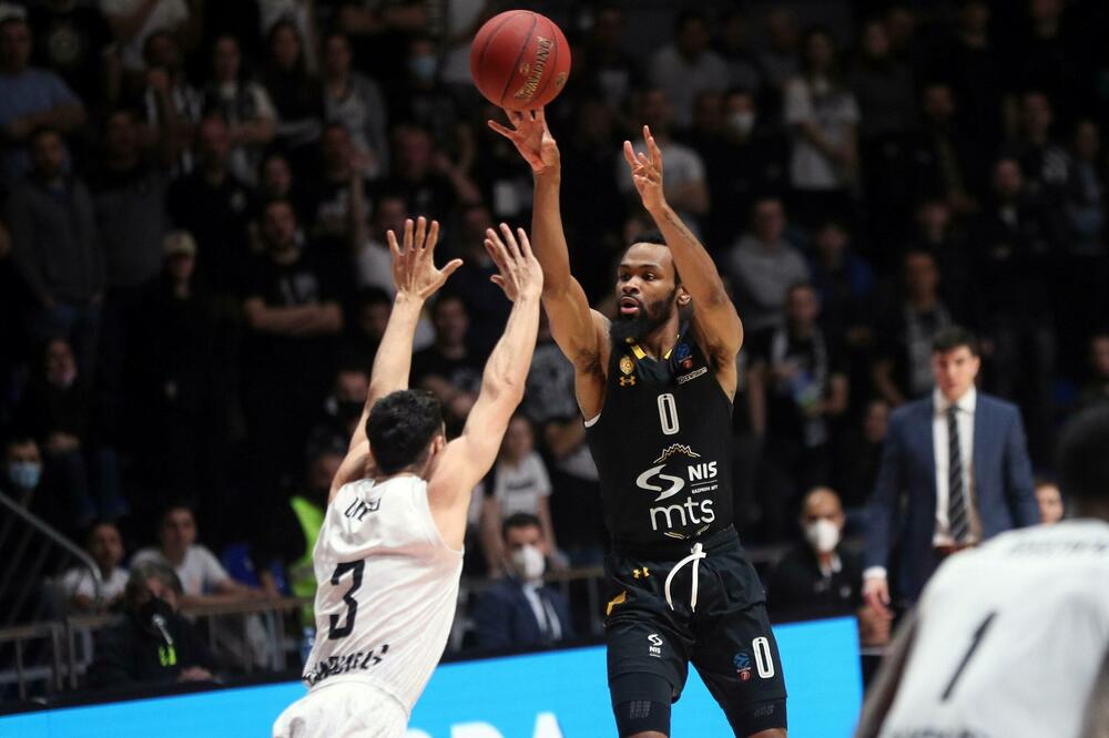 Duel Maksimilijana DiLea (Hamburg) i Kevina Pantera (Partizan), Foto: BETAPHOTO