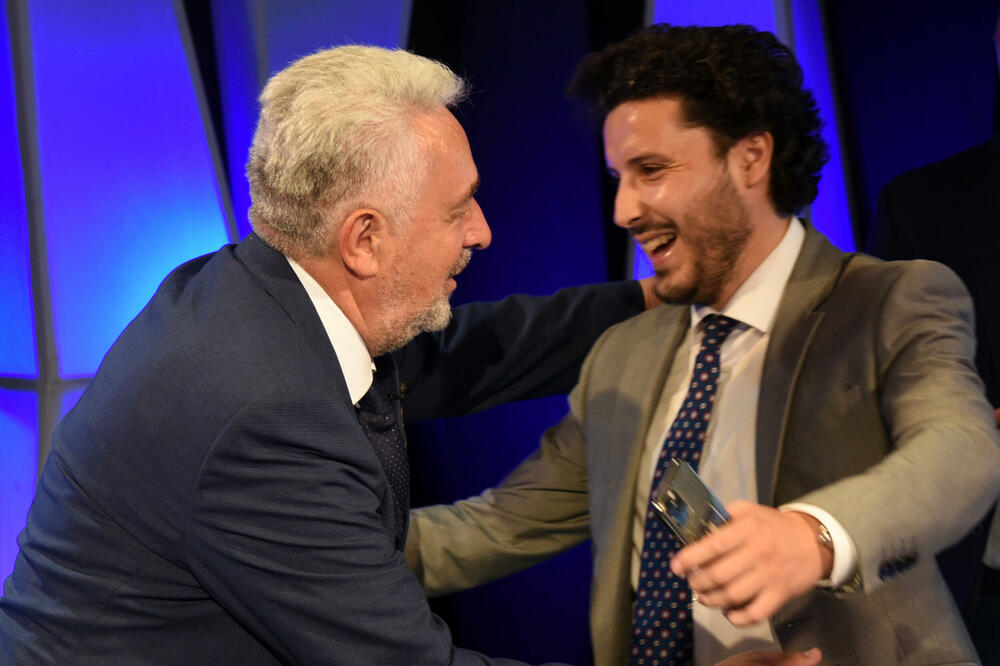 Od zagrljaja do razlaza: Krivokapić i Abazović, Foto: Luka Zeković