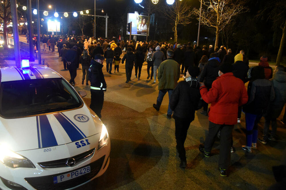 Novi protest danas u 17 sati, dolazak najavio i dio ministara: Sinoć u Podgorici, Foto: BORIS PEJOVIC