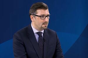 Bez smirenja političkih strasti srlja se u populizam