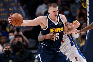 Još jedna sjajna partija Jokića, Batler oborio Džejmsov rekord...