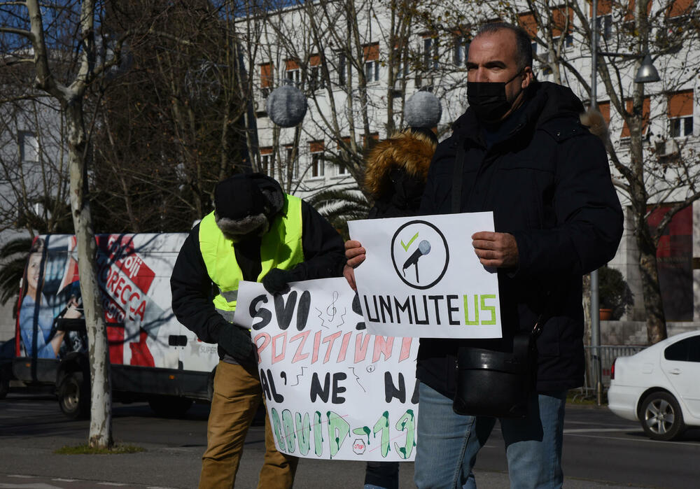 <p>Za razliku od prošle godine, ovoga puta nije bilo pjesme, a nije poštovana ni propisana distanca</p>