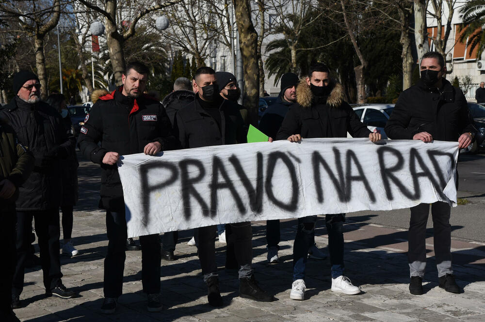 <p>Za razliku od prošle godine, ovoga puta nije bilo pjesme, a nije poštovana ni propisana distanca</p>