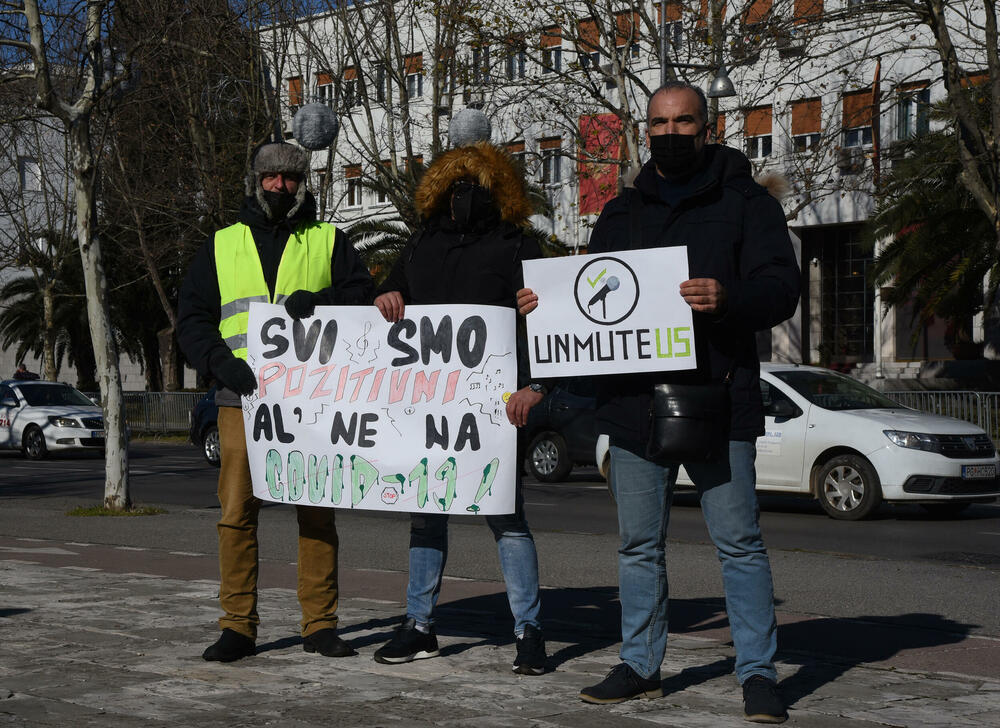 <p>Za razliku od prošle godine, ovoga puta nije bilo pjesme, a nije poštovana ni propisana distanca</p>