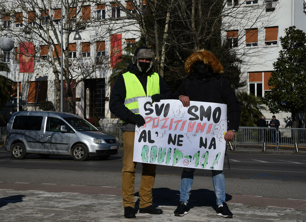 <p>Za razliku od prošle godine, ovoga puta nije bilo pjesme, a nije poštovana ni propisana distanca</p>