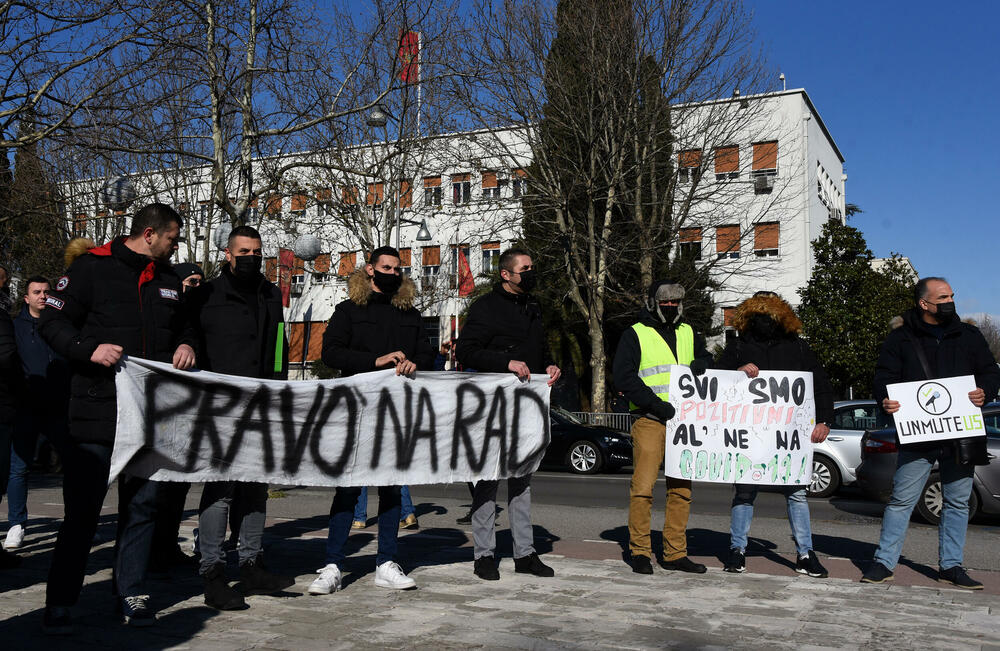 <p>Za razliku od prošle godine, ovoga puta nije bilo pjesme, a nije poštovana ni propisana distanca</p>