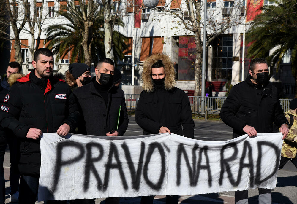 <p>Za razliku od prošle godine, ovoga puta nije bilo pjesme, a nije poštovana ni propisana distanca</p>