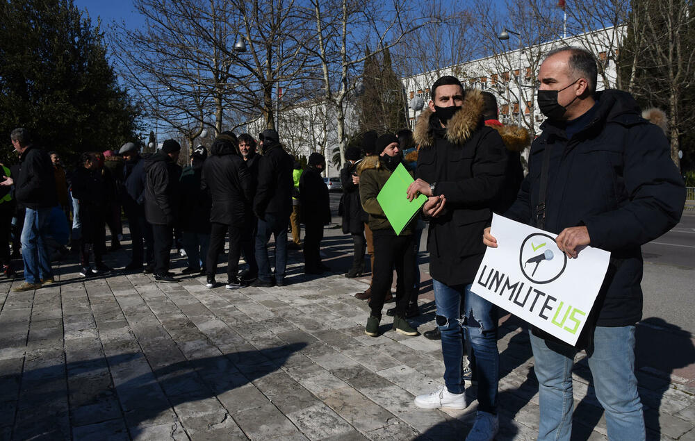 <p>Za razliku od prošle godine, ovoga puta nije bilo pjesme, a nije poštovana ni propisana distanca</p>