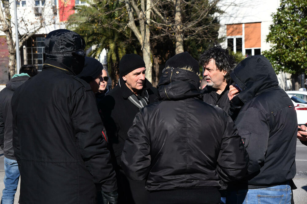 <p>Za razliku od prošle godine, ovoga puta nije bilo pjesme, a nije poštovana ni propisana distanca</p>