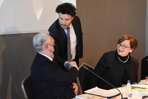 Abazović i Krivokapić se rukovali na konferenciji