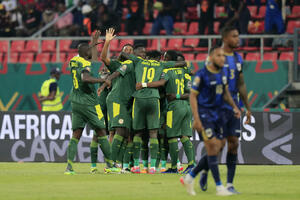 Dva igrača više za 2:0 - Senegal u četvrtfinalu (VIDEO)