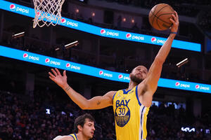 Trojkaški trans Golden stejta, Embid razbio Lejkerse