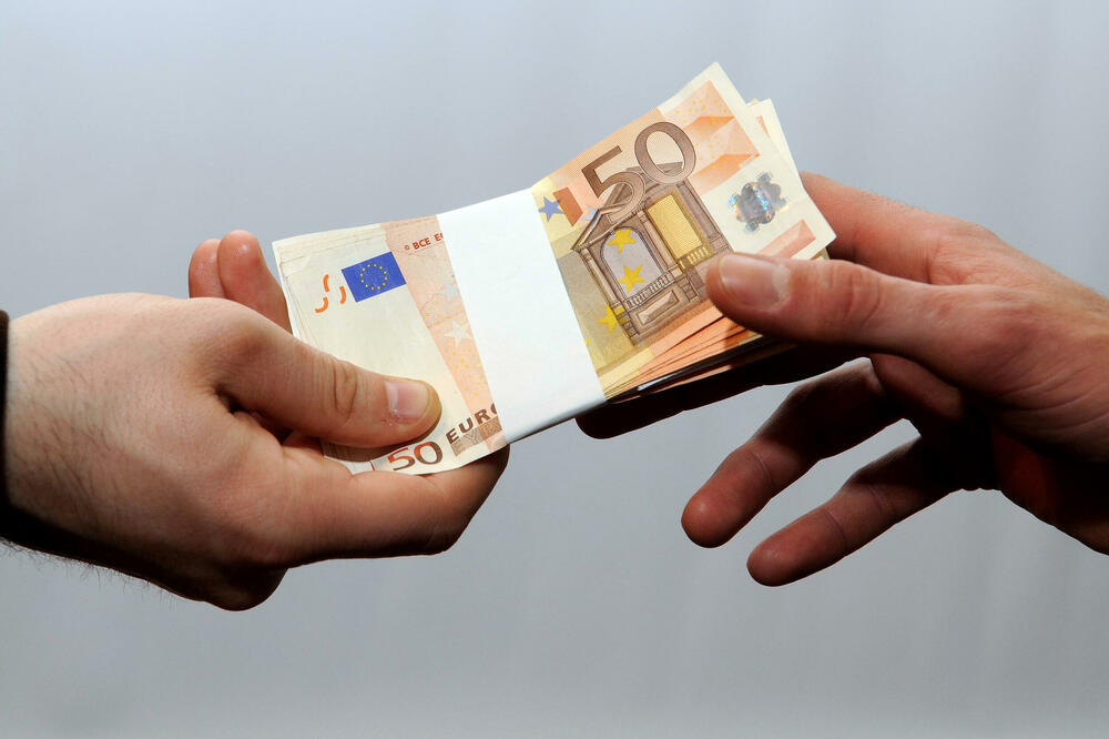 Dao novac uz kamatu od deset odsto (ilustracija), Foto: Shutterstock.com