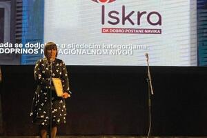Uručene nagrade "Iskra", priznanje u rukama novinarke "Vijesti"...