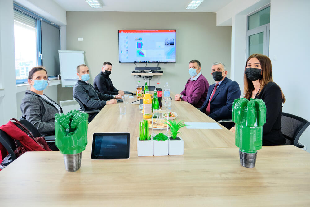 Sa sastanka, Foto: MKI