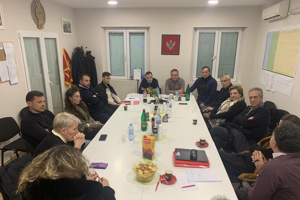 Sa sastanka, Foto: Građanski pokret URA