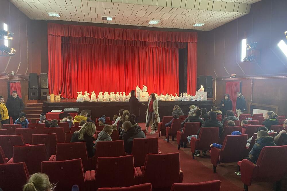 Sa dodjele paketa, Foto: Tufik Softić