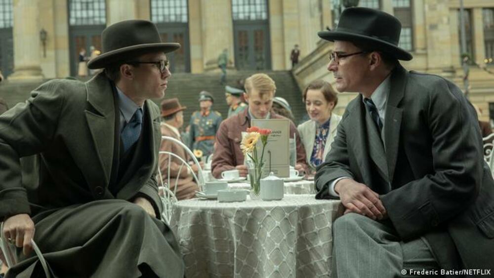 Konspirativni susret: Janis Nivener kao Paul fon Hartman (lijevo)