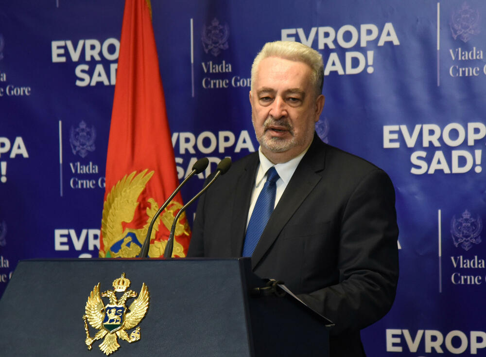 <p>Premijer kazao da Vlada nije mogla preživjeti "napad koji dolazi iznutra", i da je jedinstvo moralo da bude najveća snaga izvršne vlasti</p>