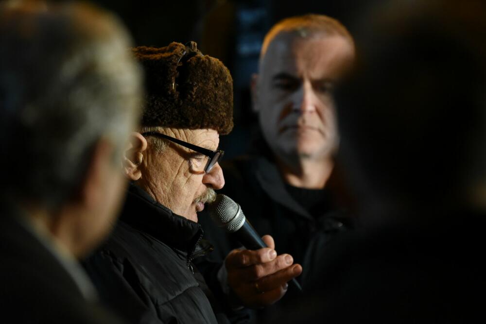 <p>U petak će biti održana vanredna sjednica Skupštine na kojoj će biti razmatrane inicijative o skraćenju mandata Skupštini i izglasavanje nepovjerenja Vladi</p>