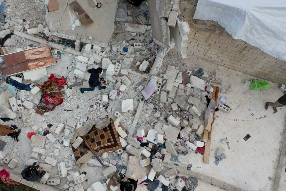 Ruševine zgrade u kojoj je, kako tvrde SAD, Kuraiši aktivirao bombu tokom operacije američkih specijalnih snaga, Foto: Rojters