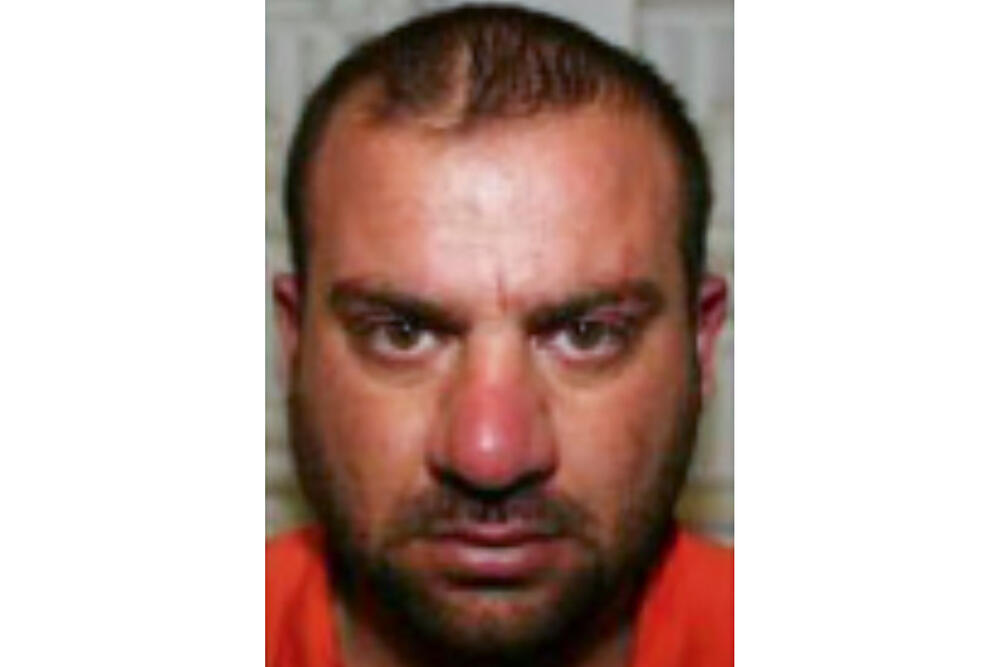 Kuraiši je rođen u Iraku nedaleko od Mosula