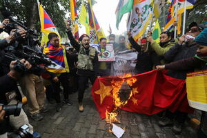 "Reci 'ne' genocidnim igrama": Tibetanci u Indiji protestuju zbog...