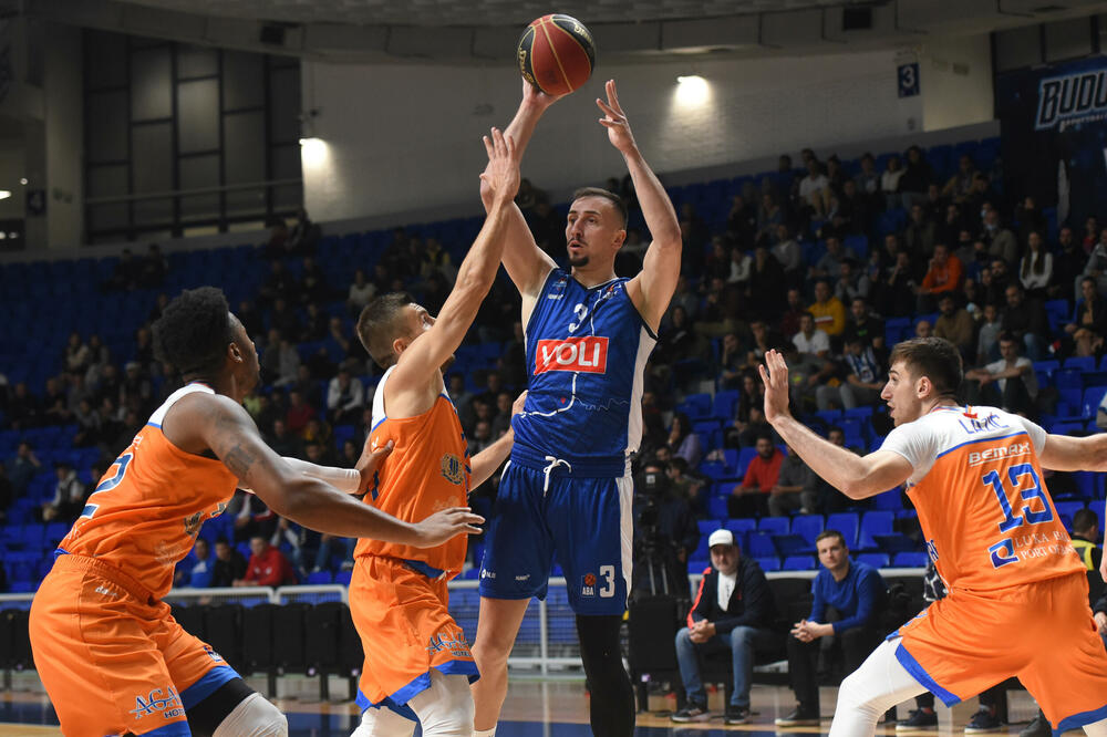 Atić na meču sa Mornarom u Podgorici, Foto: KK Budućnost Voli