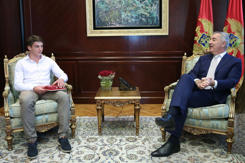 Milo Đukanović, Alen Emšija