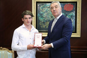 Medalja za hrabrost Alenu Emšiji