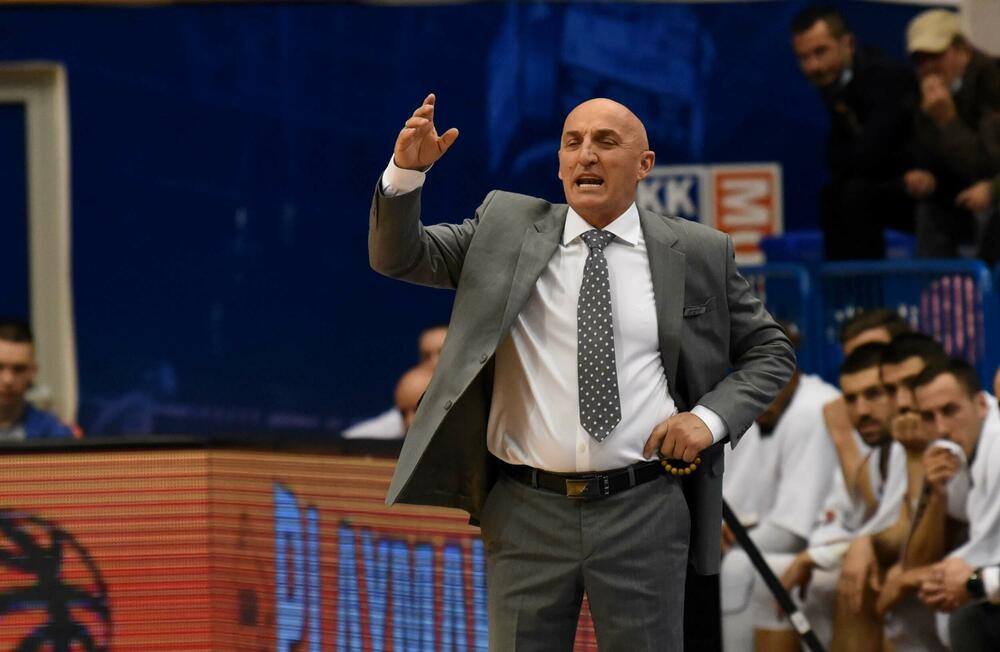 <p>Košarkaši Budućnost Volija su u crnogorskom derbiju savladali Mornar u Baru rezultatom 73:62. Pogledajte šta je zabilježio naš fotoreporter Boris Pejović večeras u "Topolici".</p>