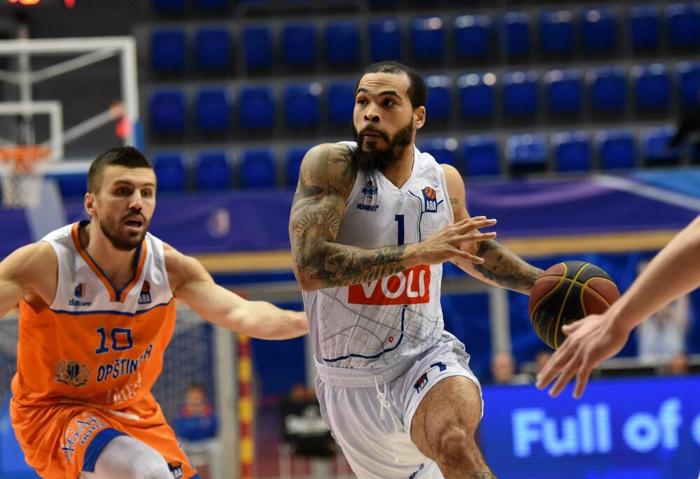 <p>Košarkaši Budućnost Volija su u crnogorskom derbiju savladali Mornar u Baru rezultatom 73:62. Pogledajte šta je zabilježio naš fotoreporter Boris Pejović večeras u "Topolici".</p>