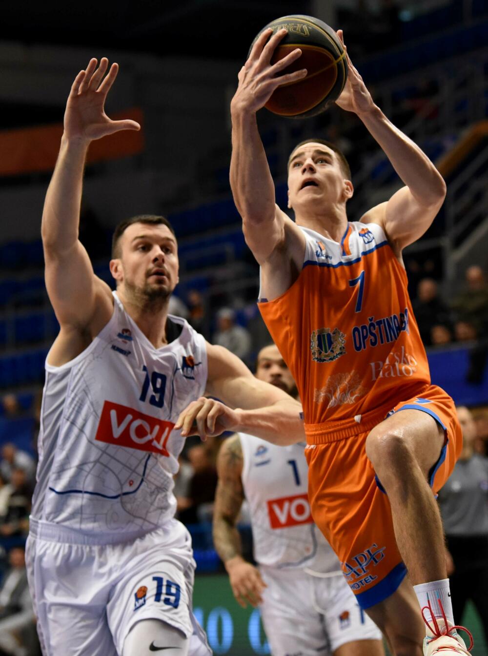 <p>Košarkaši Budućnost Volija su u crnogorskom derbiju savladali Mornar u Baru rezultatom 73:62. Pogledajte šta je zabilježio naš fotoreporter Boris Pejović večeras u "Topolici".</p>