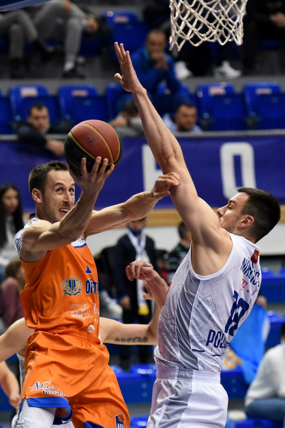 <p>Košarkaši Budućnost Volija su u crnogorskom derbiju savladali Mornar u Baru rezultatom 73:62. Pogledajte šta je zabilježio naš fotoreporter Boris Pejović večeras u "Topolici".</p>