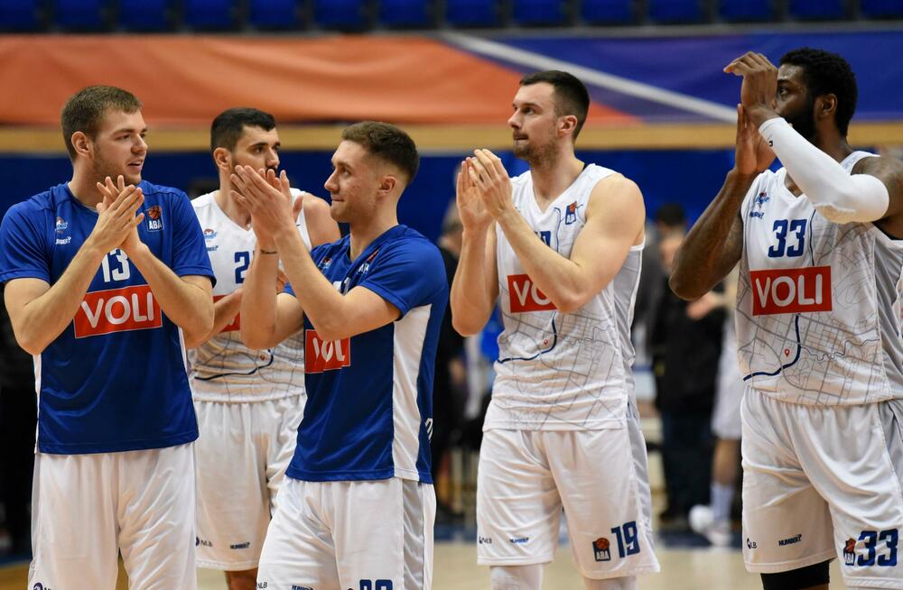 <p>Košarkaši Budućnost Volija su u crnogorskom derbiju savladali Mornar u Baru rezultatom 73:62. Pogledajte šta je zabilježio naš fotoreporter Boris Pejović večeras u "Topolici".</p>