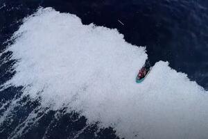 Šokantne slike: Zašto je ribarski brod bacio 100.000 mrtvih riba u...