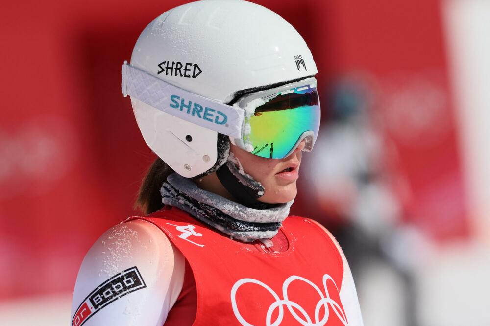 Jelena Vujičić nakon pada, Foto: Reuters/Wolfgang Rattay