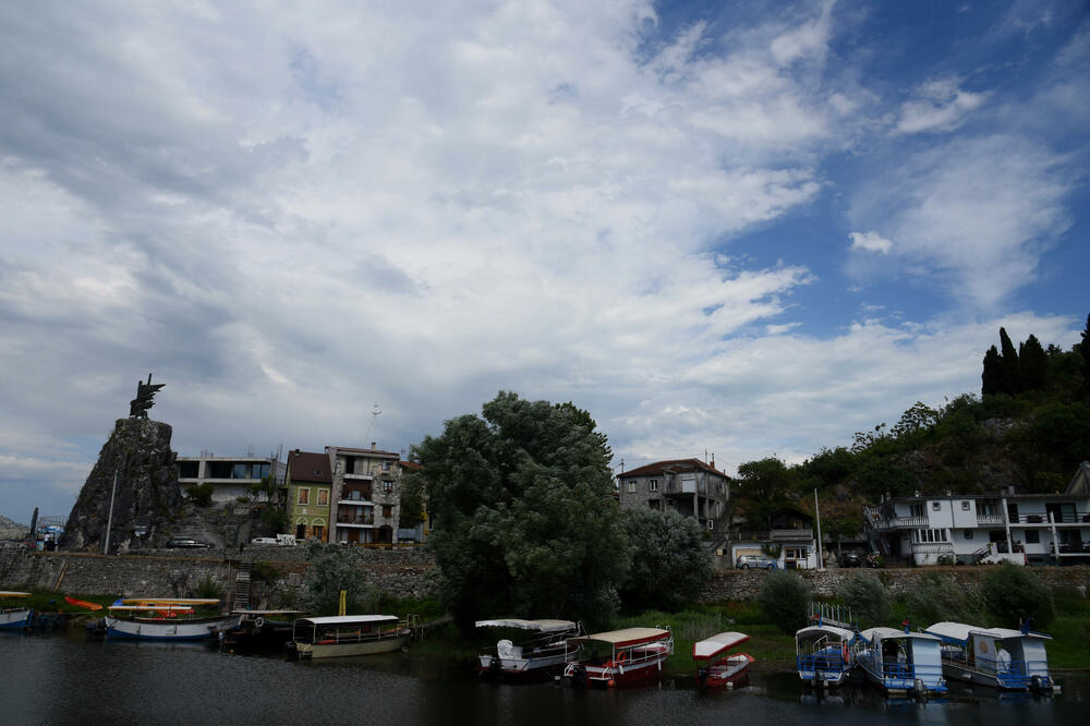 Pristanište trenutno neuređeno za hiljade turista: Virpazar, Foto: BORIS PEJOVIC