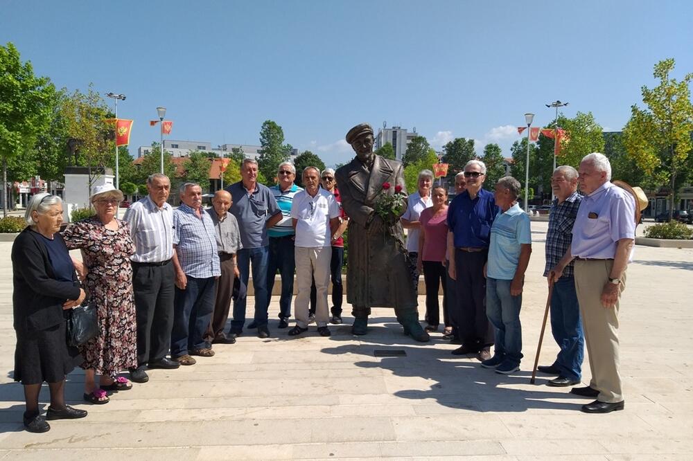 Komunisti ljetos kod Ljubovog spomenika, Foto: Svetlana Mandić