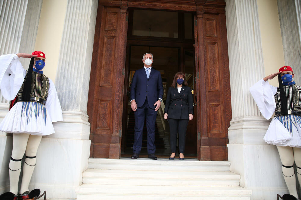 Katerina Sakelaropulu, Milo Đukanović