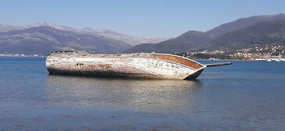 Može da bude turistička atrakcija: Brod u plićaku