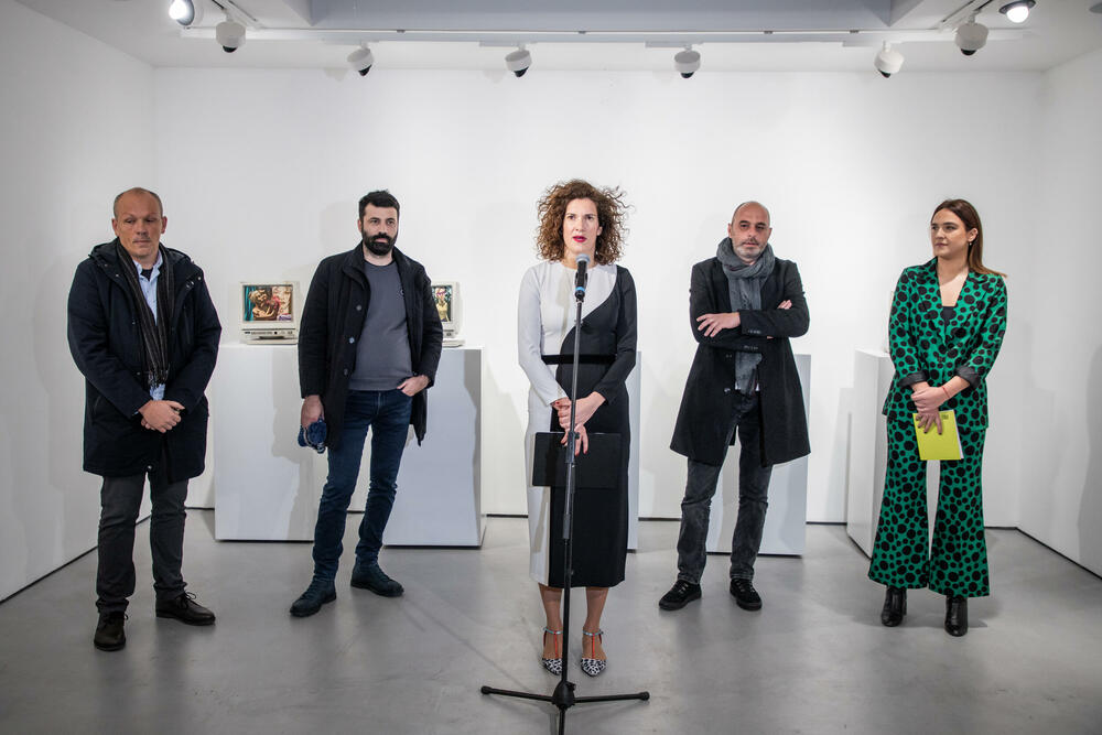 Sa otvaranja izložbe “Online/Offline”