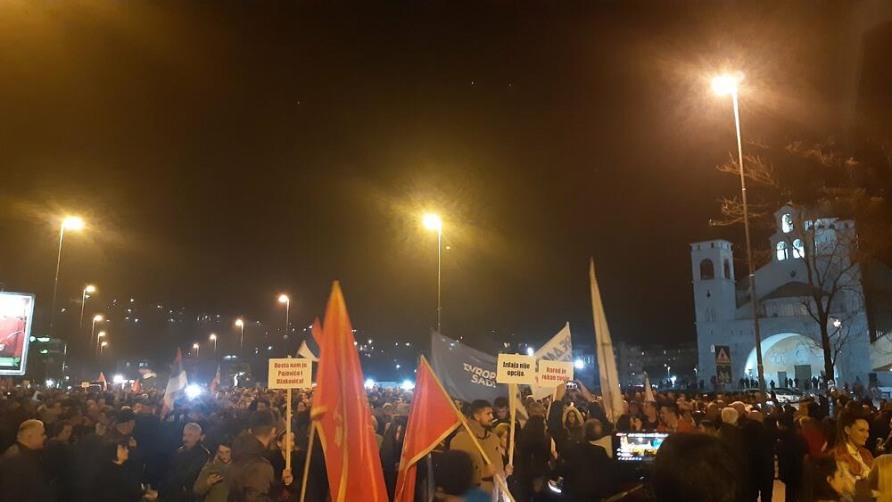 <p>"Ovih dana ujedinila se Crna Gora koja ne trpi nepravdu, izdaju, obmanu, prevaru...", rekao je lider Demokrata Aleksa Bečić</p>