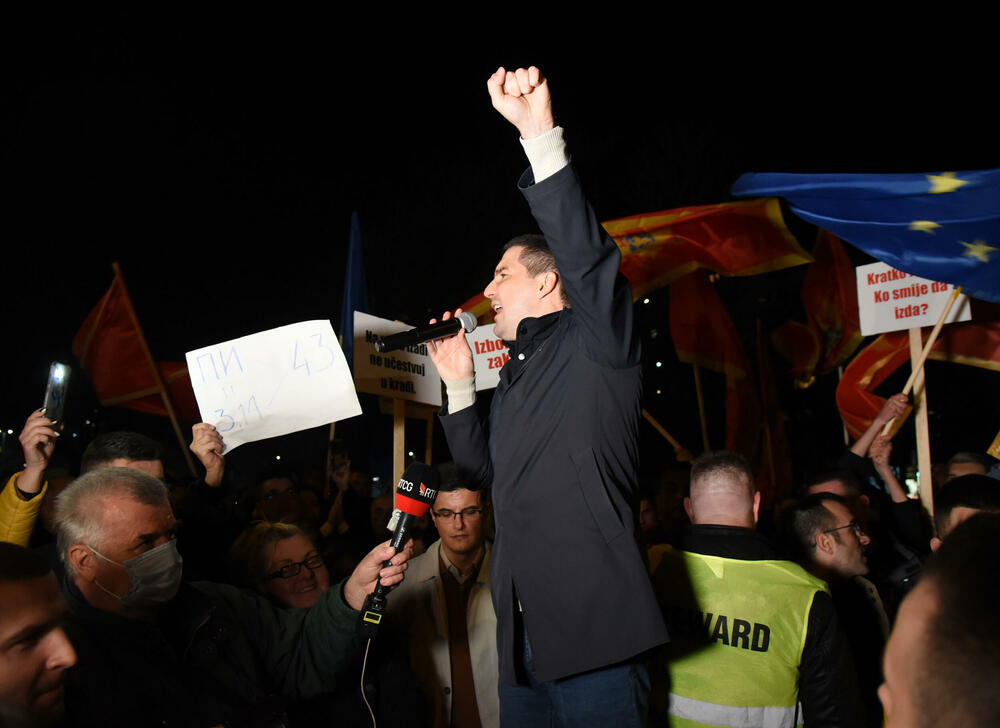 <p>"Ovih dana ujedinila se Crna Gora koja ne trpi nepravdu, izdaju, obmanu, prevaru...", rekao je lider Demokrata Aleksa Bečić</p>